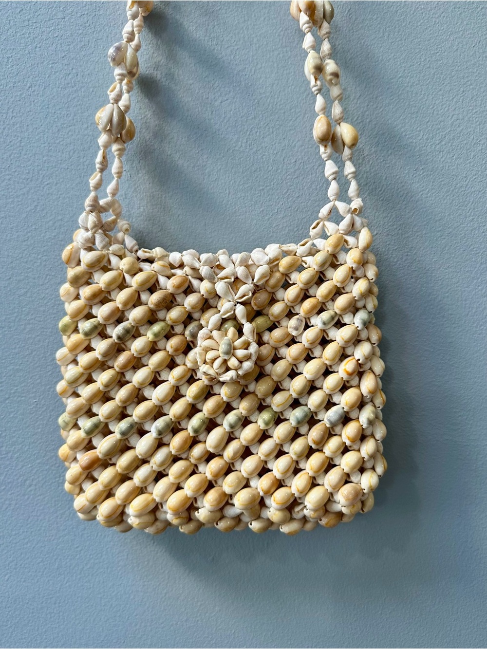 Vintage Coastal Beach Inspired Beaded Shell Shoulder Bag in Natural Beige
